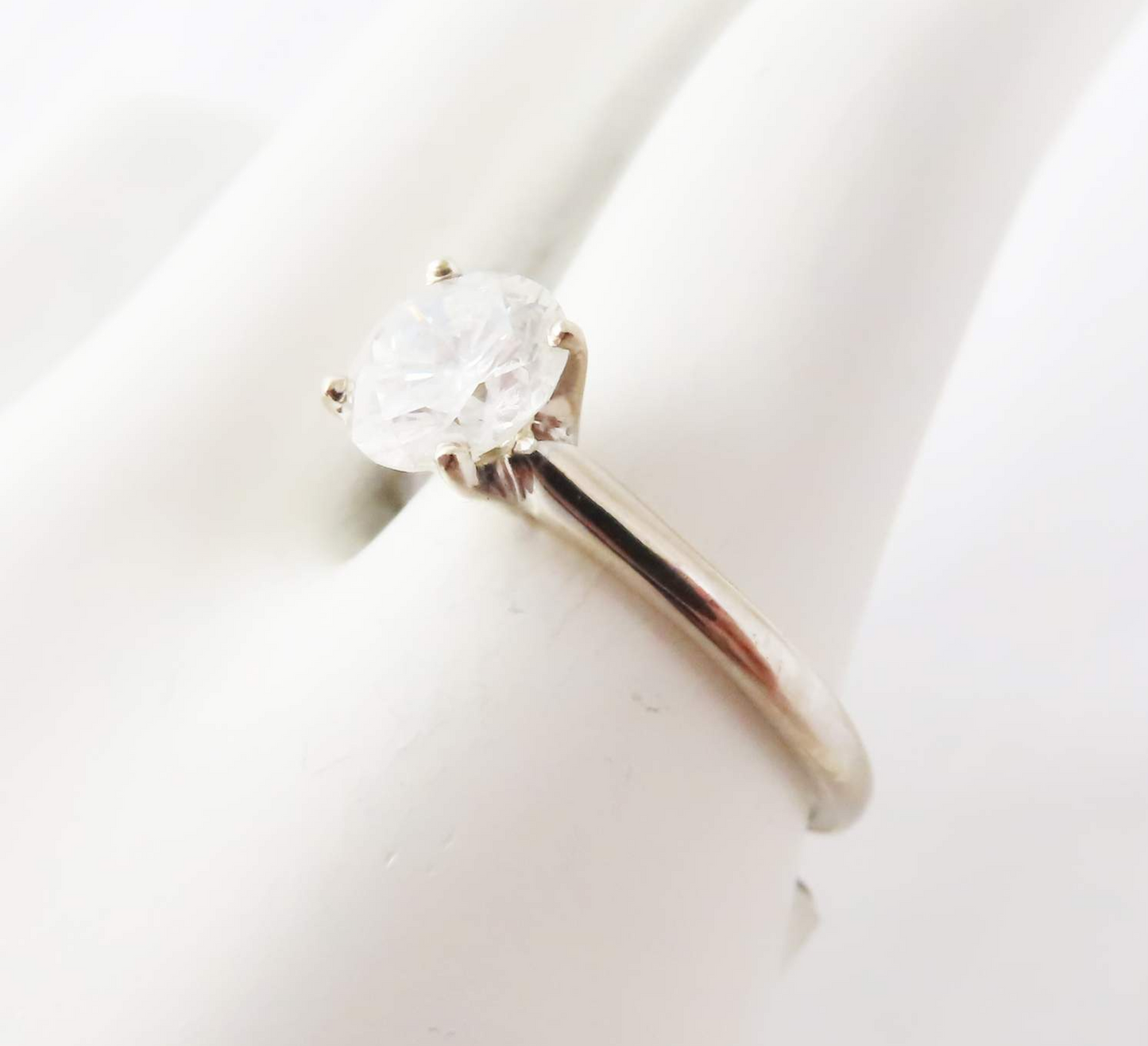 14k White Gold 1.07c Round Diamond Solitaire Ring Size 5.75
