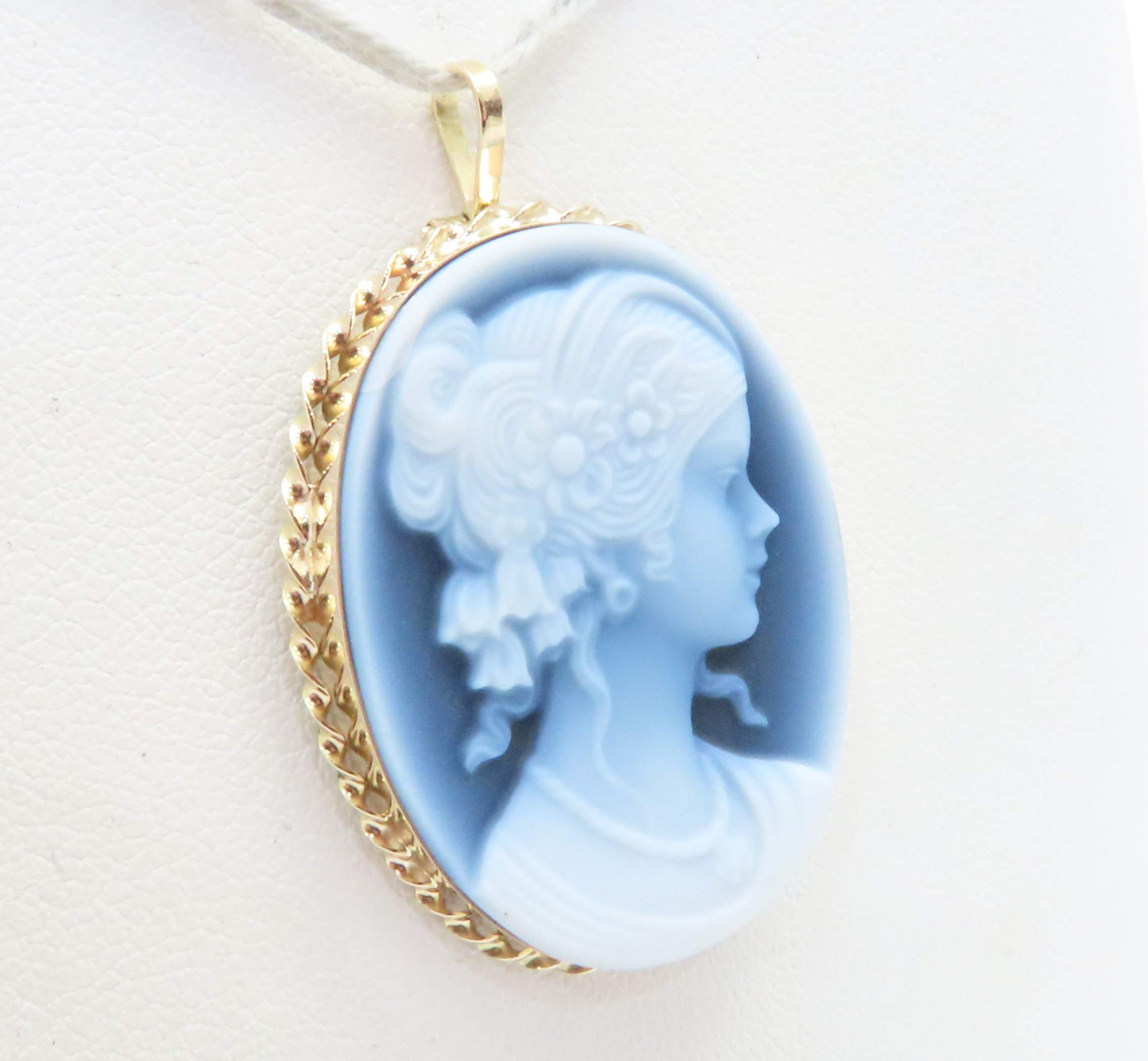 14k Yellow Gold Oval Black and White Cameo Pendant
