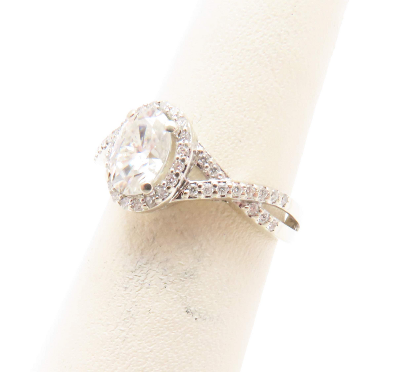 14k White Gold 1ct Oval Moissanite with Lab-Diamond Accents