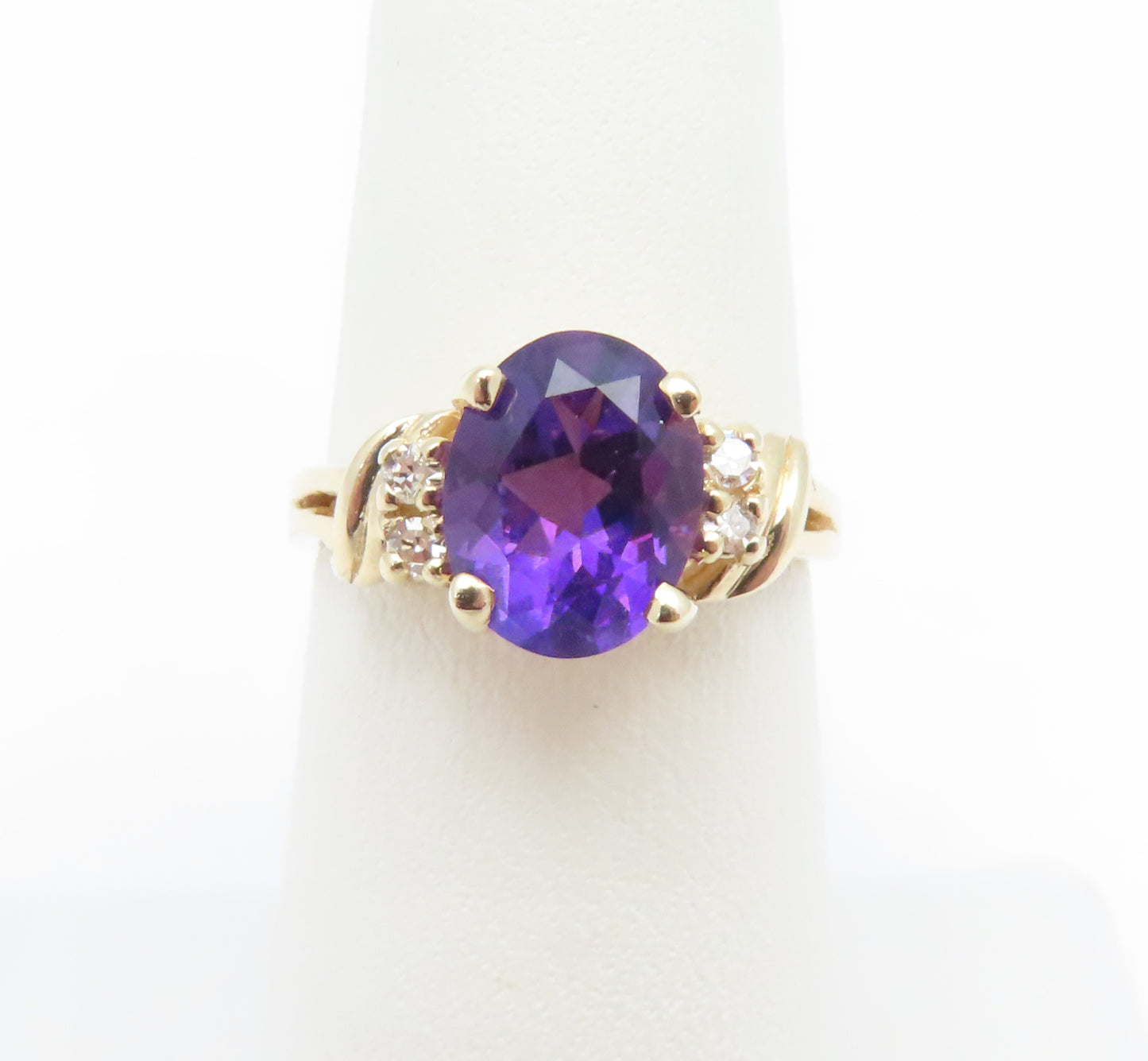 14K Yellow Gold Oval Amethyst & Diamond Accent Ring Size 6