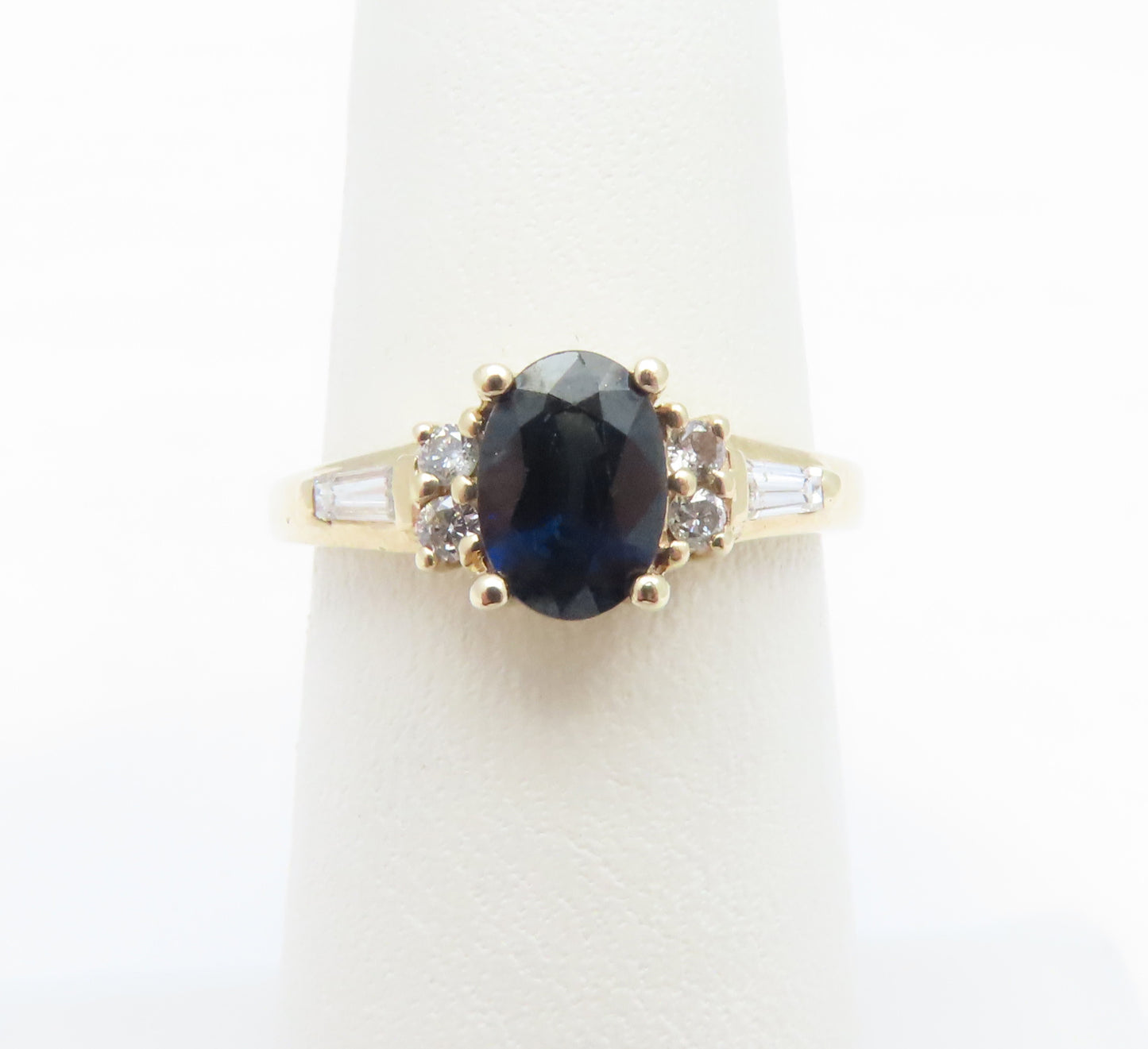 14K Yellow Gold Oval Sapphire & ~1/10CTW Diamond Ring Size 5.5