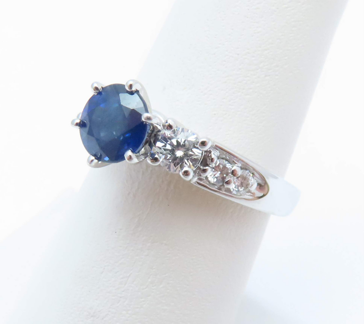 14k White Gold Round Blue Sapphire & Diamond Ring Size 6.5