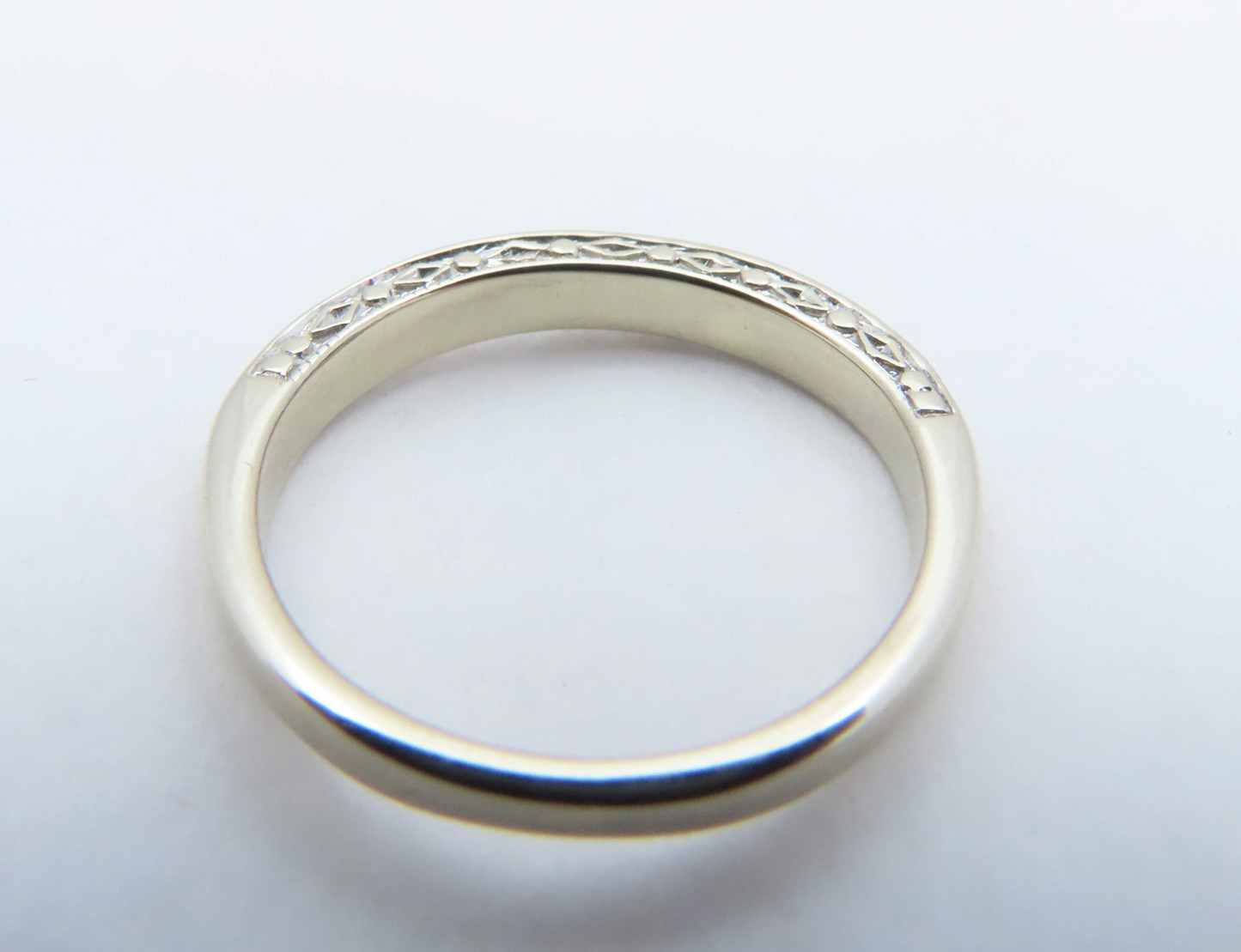 14k White Gold ~1/5ctw Diamond Milgrain Band Size 5.5