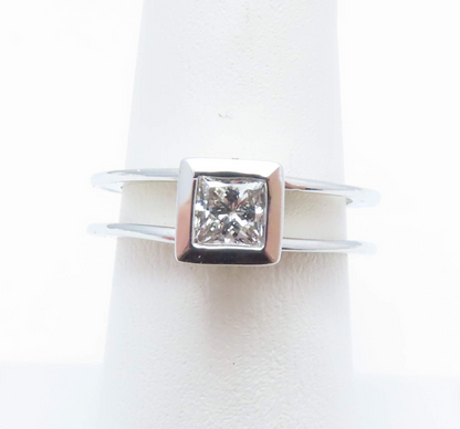 14k White Gold ~1/2c Princess Cut Diamond Bezel Set Split Shank Ring Size 6.5