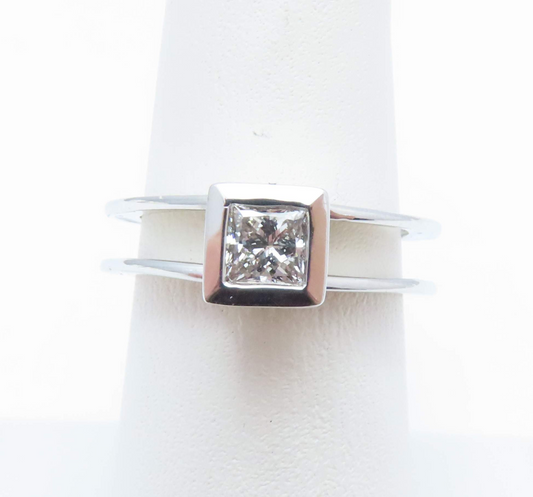14k White Gold ~1/2c Princess Cut Diamond Bezel Set Split Shank Ring Size 6.5
