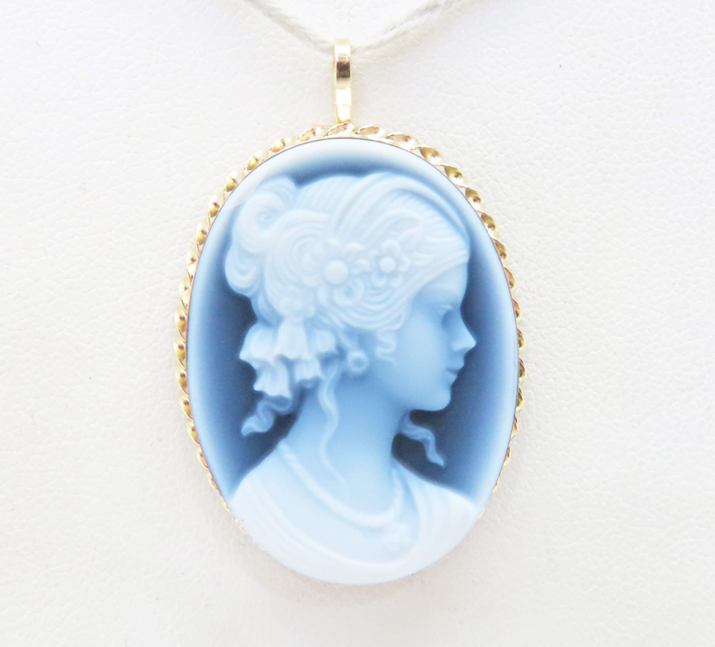 14k Yellow Gold Oval Black and White Cameo Pendant