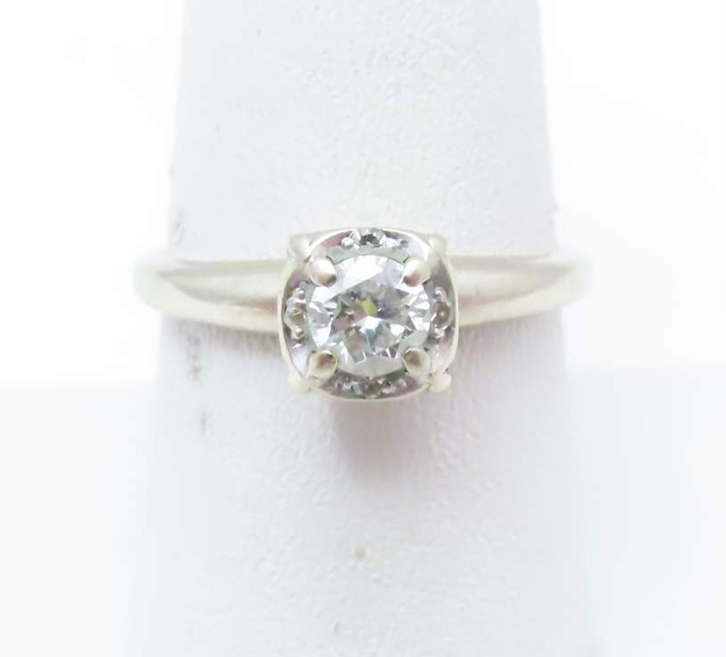 14k White Gold Diamond Illusion Solitaire Ring Size 8