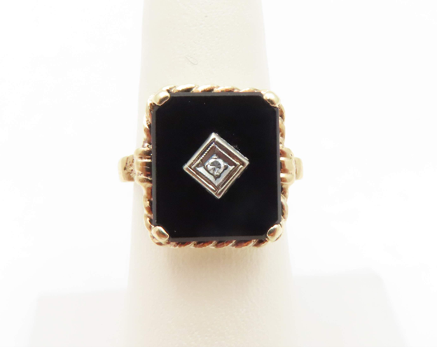 10k Yellow Gold Onyx Ring with Diamond Accent Size 6.5