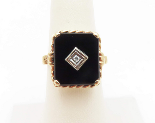 10k Yellow Gold Onyx Ring with Diamond Accent Size 6.5