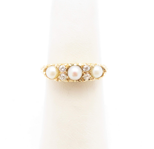 17k Yellow Gold Pearl & ~1/10ctw Diamond Ring Size 6.5