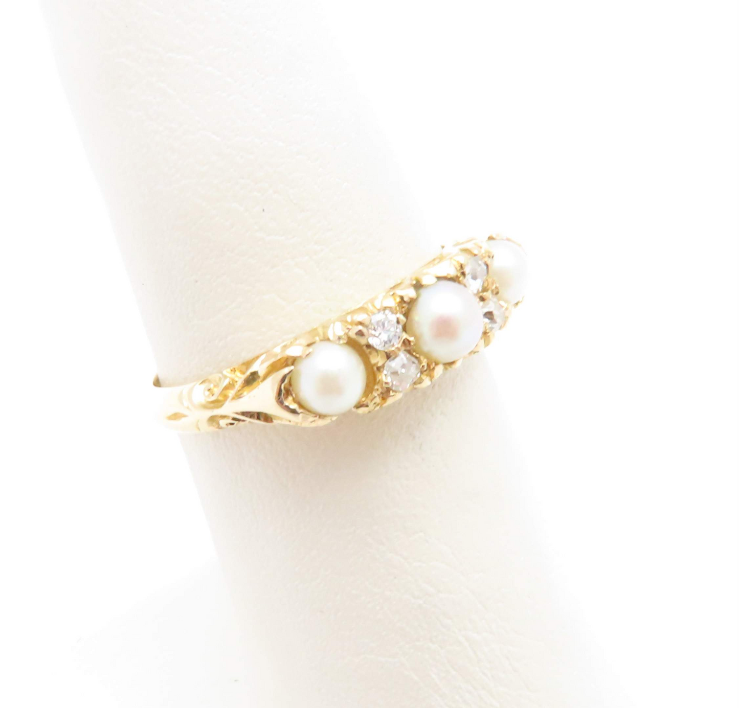 17k Yellow Gold Pearl & ~1/10ctw Diamond Ring Size 6.5