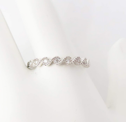 10k White Gold ~1/6ctw Diamond Milgrain Band Size 7