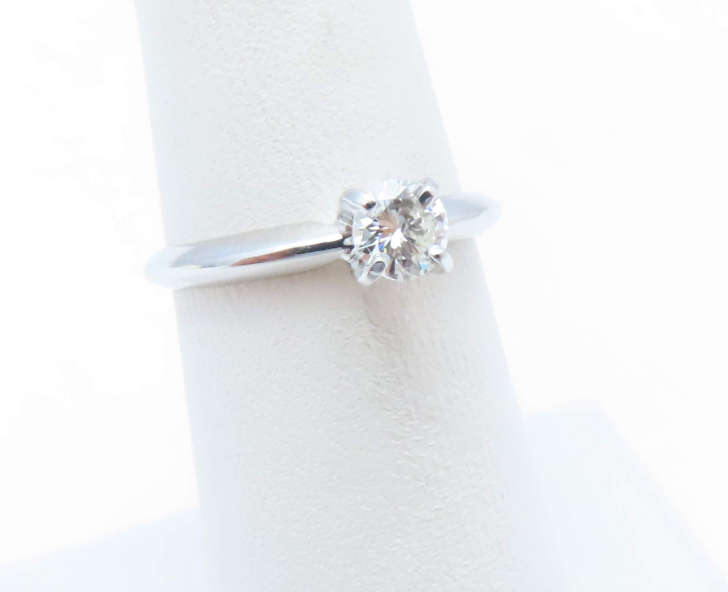 14k White Gold 4 Prong Round Solitaire Ring Size 6