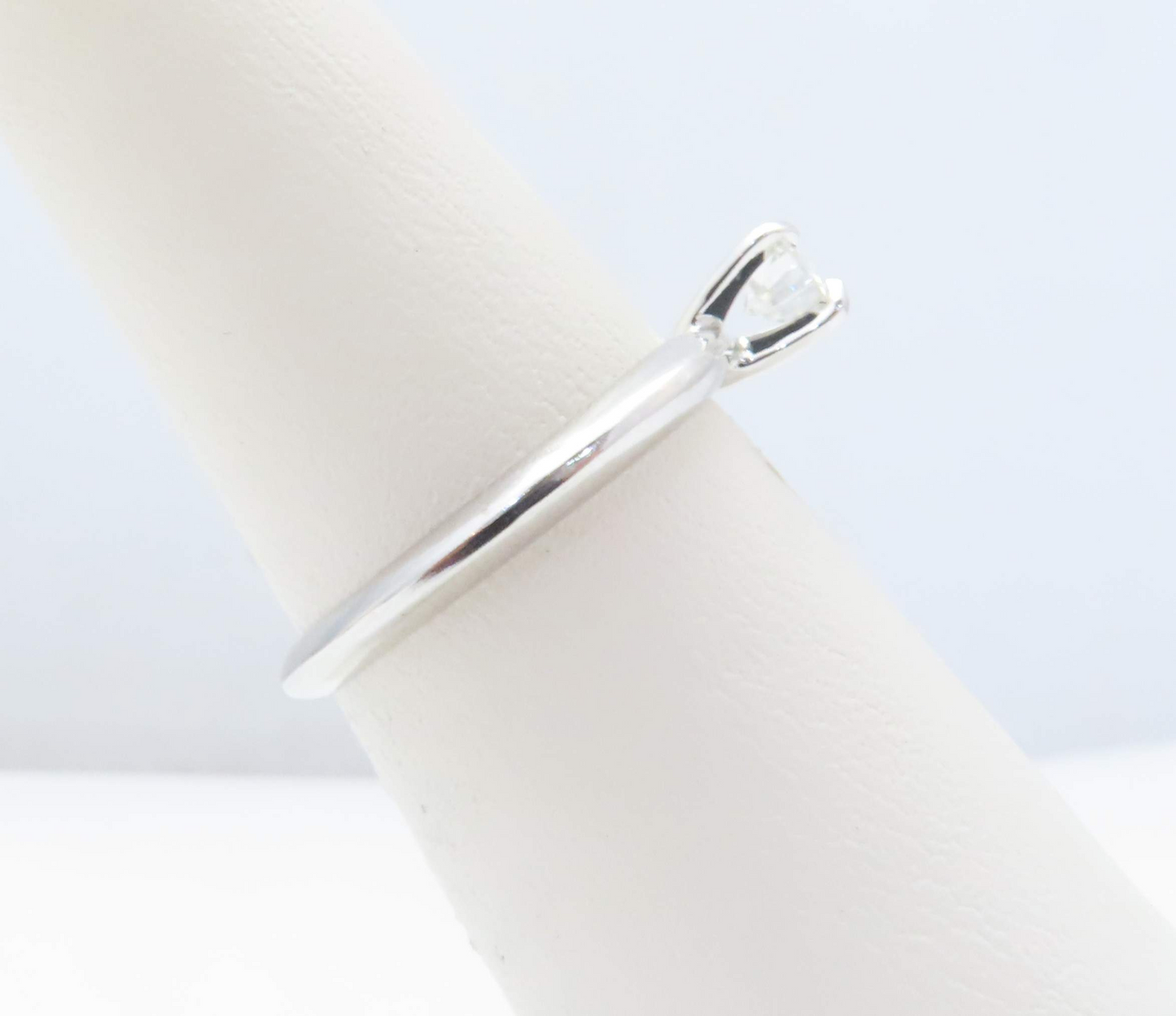 14k White Gold 4 Prong Round Solitaire Ring Size 6