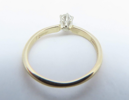 14k Yellow Gold ~1/4c Round Diamond Solitaire Ring Size 5.5
