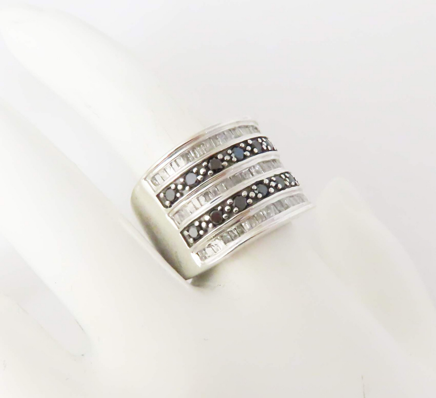 Sterling Silver ~1/2c Black and White Diamond Cluster Band Ring Size 7