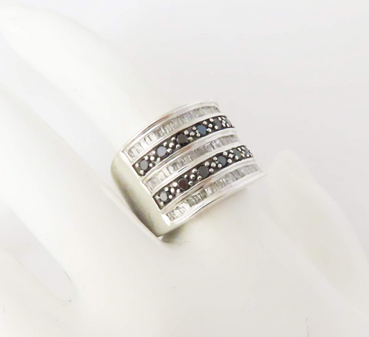 Sterling Silver ~1/2c Black and White Diamond Cluster Band Ring Size 7