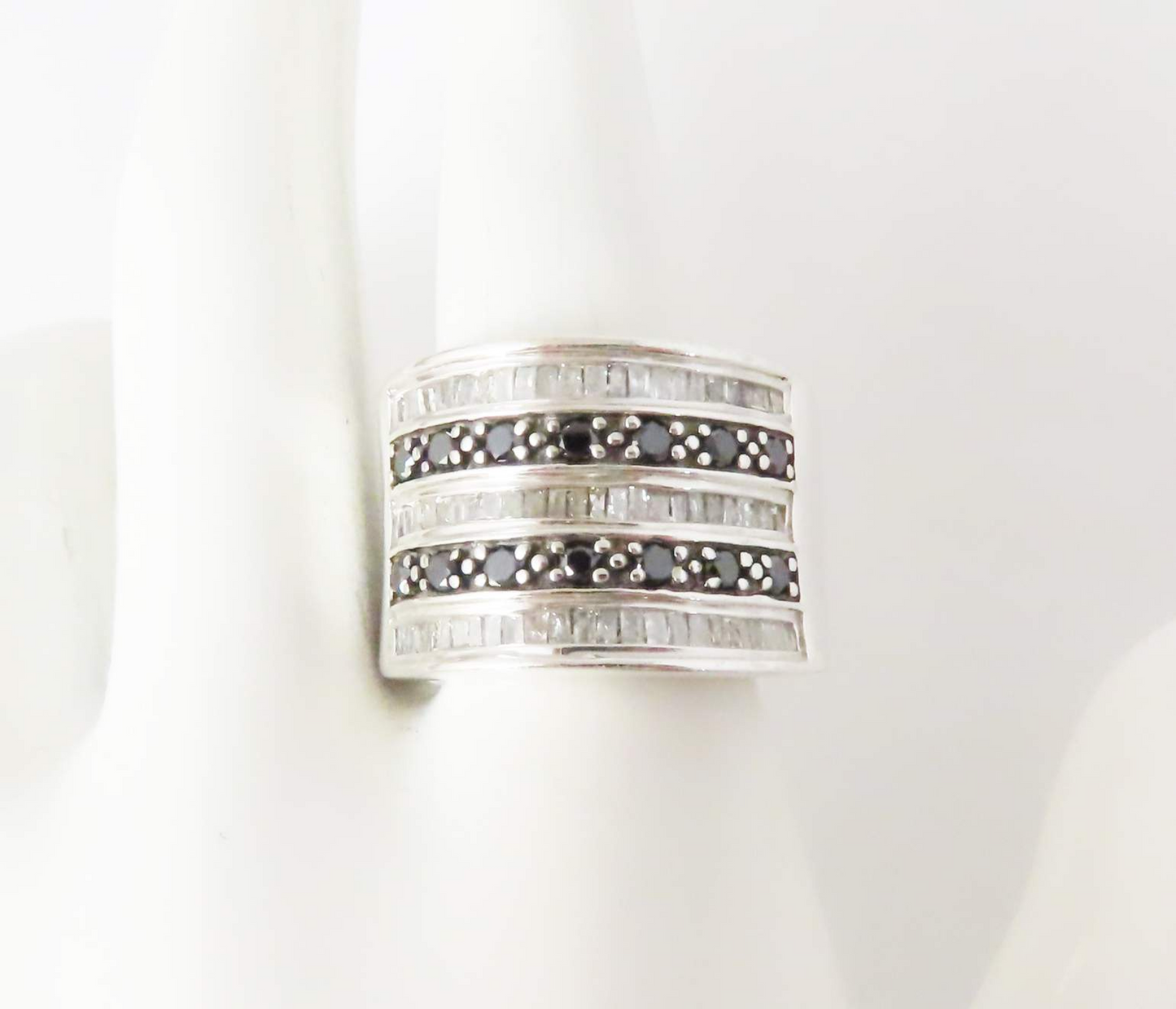 Sterling Silver ~1/2c Black and White Diamond Cluster Band Ring Size 7